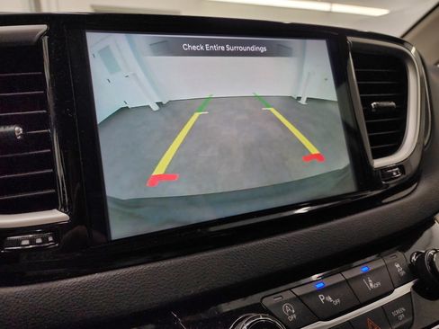 Used 2024 Chrysler Pacifica Touring-L image 17