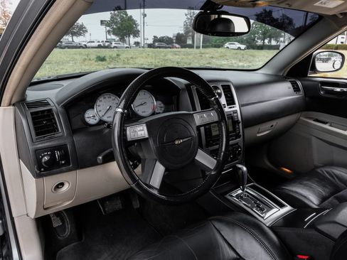 Used 2006 Chrysler 300 SRT8 w/ SRT Option Group II RWD image 3