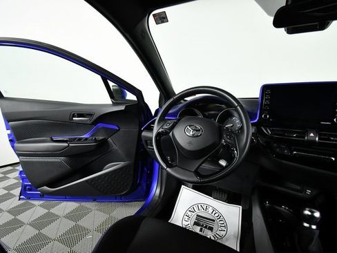 Used 2022 Toyota C-HR image 19
