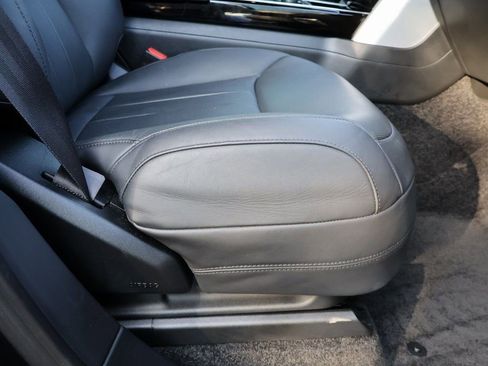 Used 2023 Land Rover Range Rover SE image 10