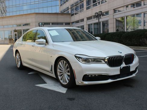 Used 2017 BMW 750i xDrive image 1