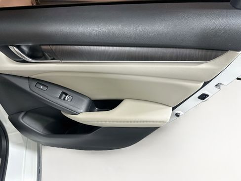 Used 2019 Honda Accord Touring image 30