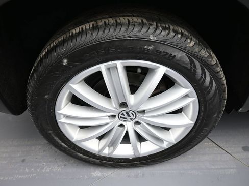 Used 2015 Volkswagen Tiguan SE image 12