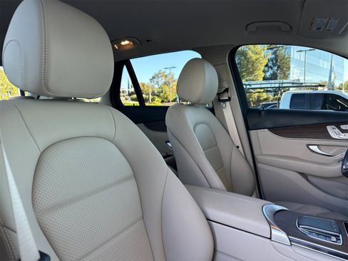 Certified 2022 Mercedes-Benz GLC 300 4MATIC w/ Premium Package Lite image 19