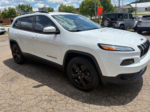 Used 2015 Jeep Cherokee Latitude w/ Cold Weather Group AWD/4WD image 14