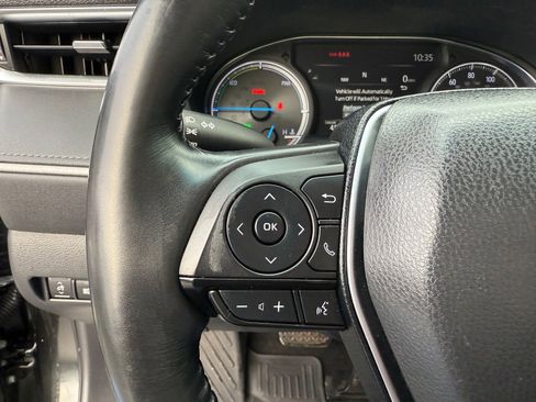 Used 2021 Toyota Venza XLE image 28