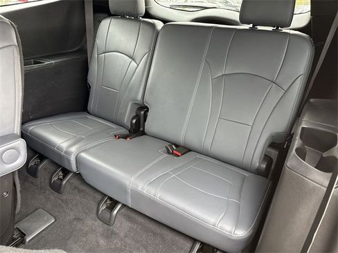 Used 2024 Buick Enclave Premium image 17