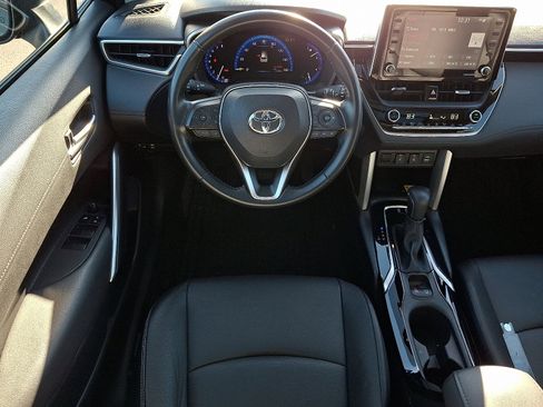 Used 2022 Toyota Corolla Cross XLE w/ Convenience Package image 11