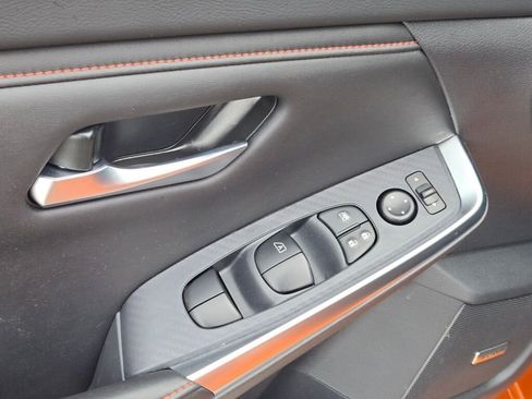 Used 2025 Nissan Sentra SR w/ SR Premium Package image 21