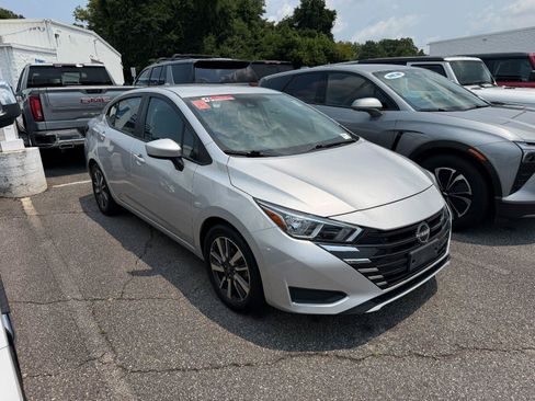 Used 2023 Nissan Versa SV FWD image 2