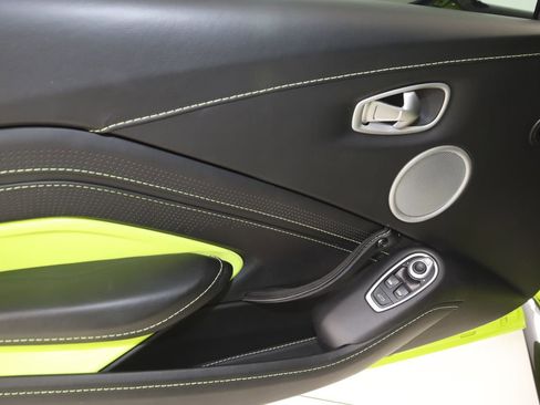 Used 2019 Aston Martin V8 Vantage Coupe RWD image 39