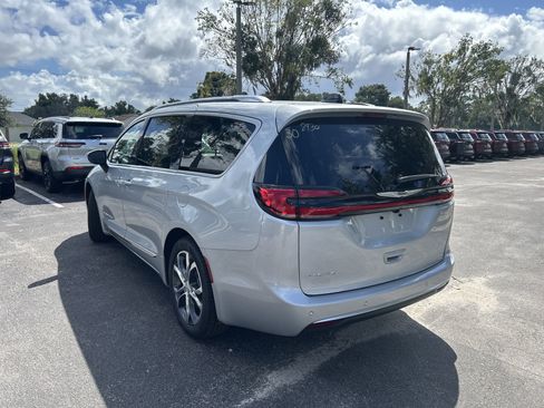 New 2026 Chrysler Pacifica Pinnacle image 5