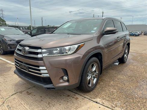 Used 2017 Toyota Highlander Limited Platinum FWD image 1