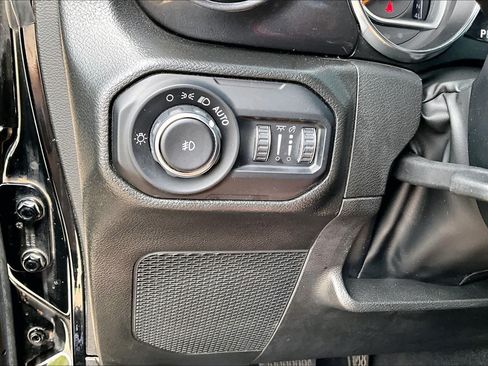 Used 2022 Jeep Wrangler Unlimited Sport AWD/4WD image 32