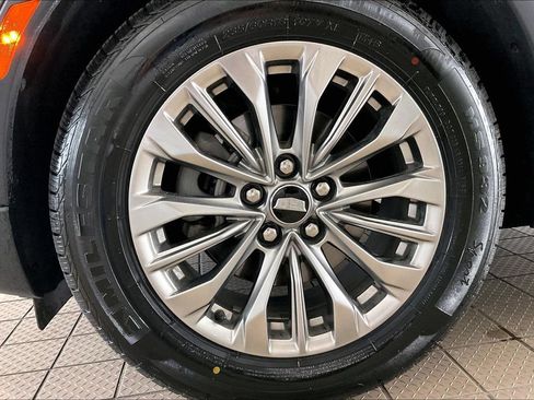 Used 2025 Cadillac XT4 Premium Luxury FWD image 31