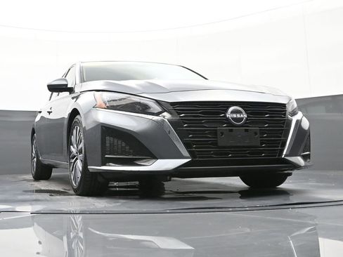Used 2023 Nissan Altima 2.5 SV image 39
