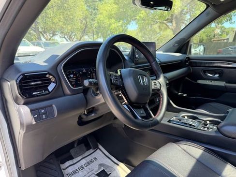 Used 2025 Honda Pilot Black Edition image 8