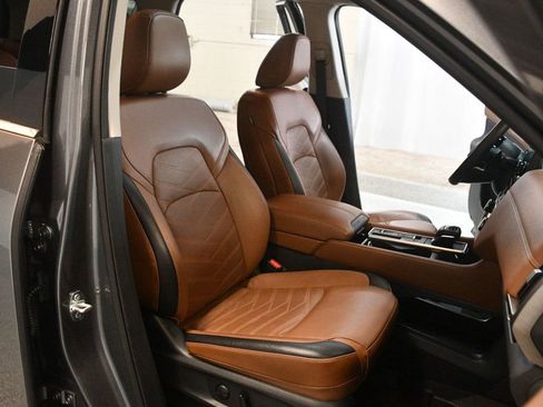 Used 2024 Nissan Pathfinder Platinum FWD image 32