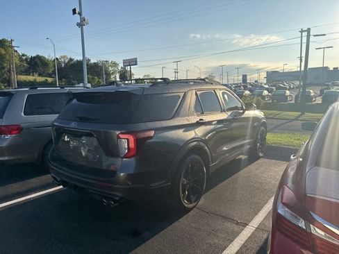 Used 2020 Ford Explorer ST w/ ST High-Performance Pack image 9