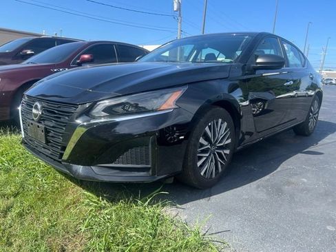 Used 2025 Nissan Altima 2.5 SV FWD image 1