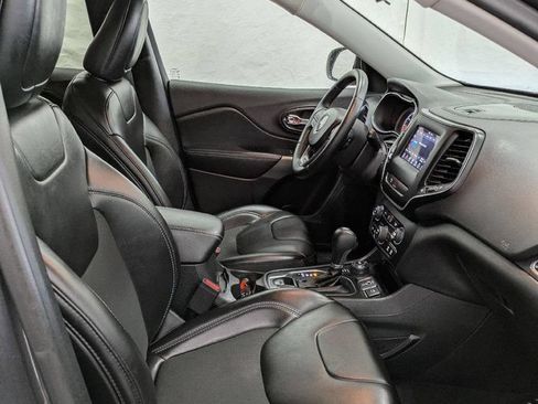 Used 2019 Jeep Cherokee Latitude Plus w/ Cold Weather Group AWD/4WD image 6