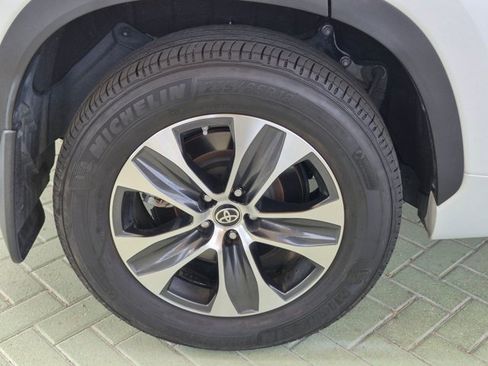 Used 2023 Toyota Highlander XLE FWD image 23