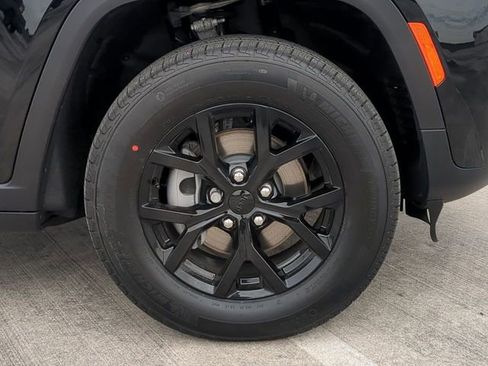 New 2026 Jeep Grand Cherokee Altitude image 11