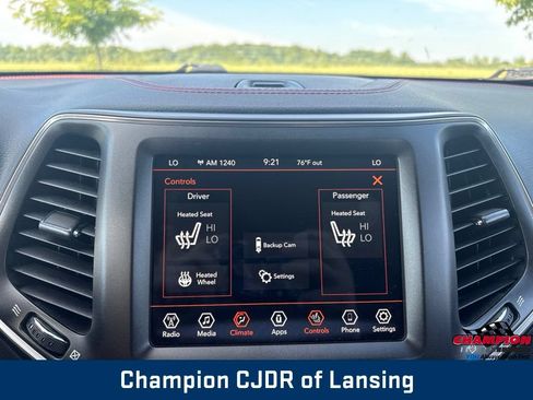 Used 2020 Jeep Cherokee Trailhawk w/ Cold Weather Group AWD/4WD image 22