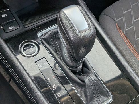 Used 2021 Nissan Kicks SR image 18