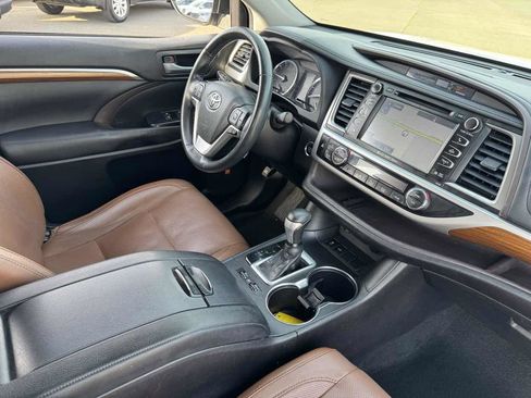 Used 2018 Toyota Highlander Limited image 17