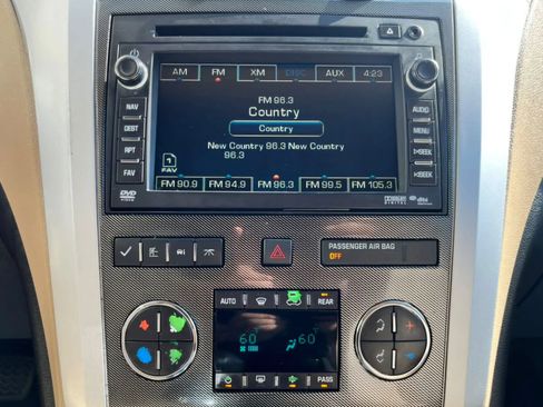 Used 2012 Chevrolet Traverse LTZ FWD image 32
