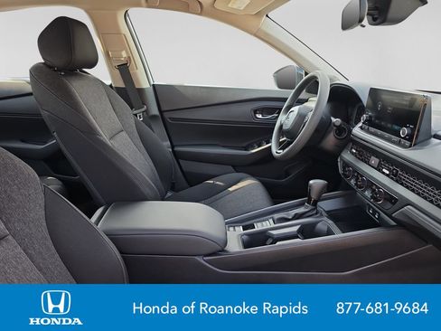 Used 2025 Honda Accord SE image 17