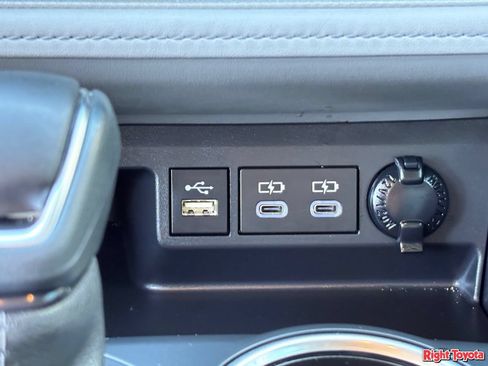Certified 2025 Toyota Highlander XLE FWD image 27