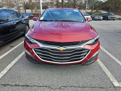 Used 2025 Chevrolet Malibu LT image 3