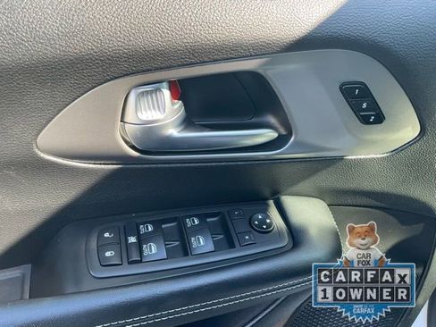Used 2025 Chrysler Pacifica Select FWD image 10