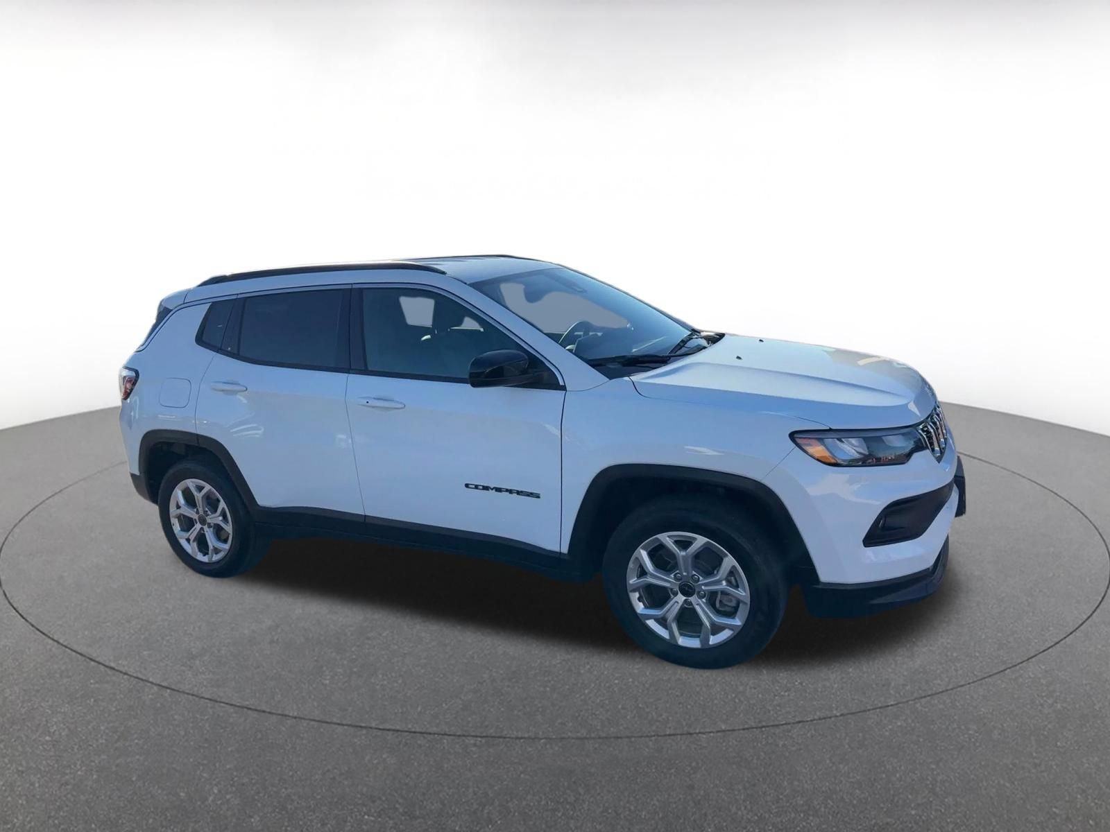 Used 2025 Jeep Compass Latitude AWD/4WD image 2