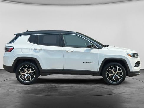 Used 2025 Jeep Compass Limited AWD/4WD image 8