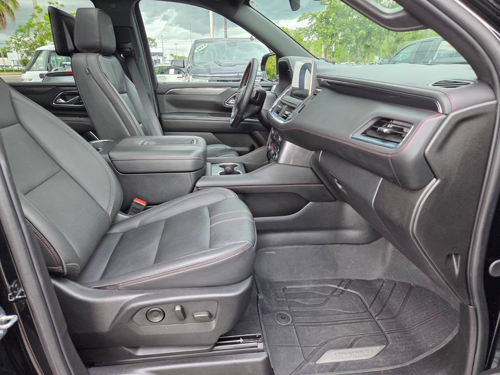 Certified 2024 Chevrolet Suburban RST w/ Luxury Package AWD/4WD image 18
