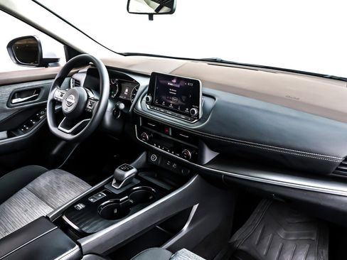 Used 2023 Nissan Rogue SV image 16