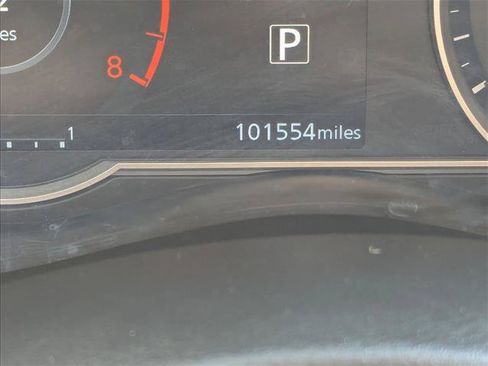Used 2020 Nissan Versa SV w/ Trunk Package FWD image 10