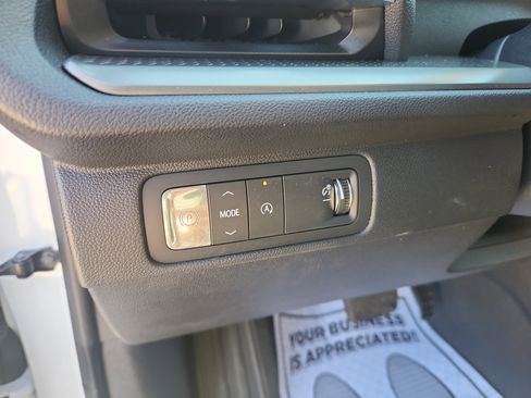 Used 2025 Chevrolet Traverse LT image 27