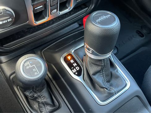 New 2025 Jeep Gladiator Sport image 19