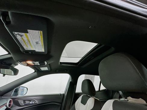 Used 2025 Chevrolet Trax RS w/ Sunroof Package image 25