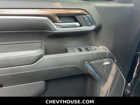 Used 2024 Chevrolet Silverado 1500 LT Trail Boss w/ LT Trail Boss Premium Package AWD/4WD image 12