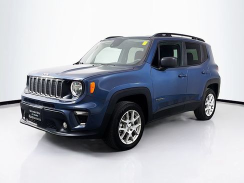 Used 2022 Jeep Renegade Latitude w/ Convenience Group AWD/4WD image 3