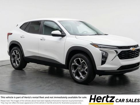 Used 2025 Chevrolet Trax LT FWD image 1