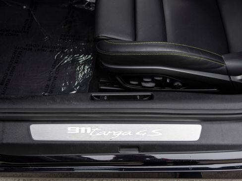 Certified 2024 Porsche 911 Targa 4S w/ Premium Package AWD/4WD image 33