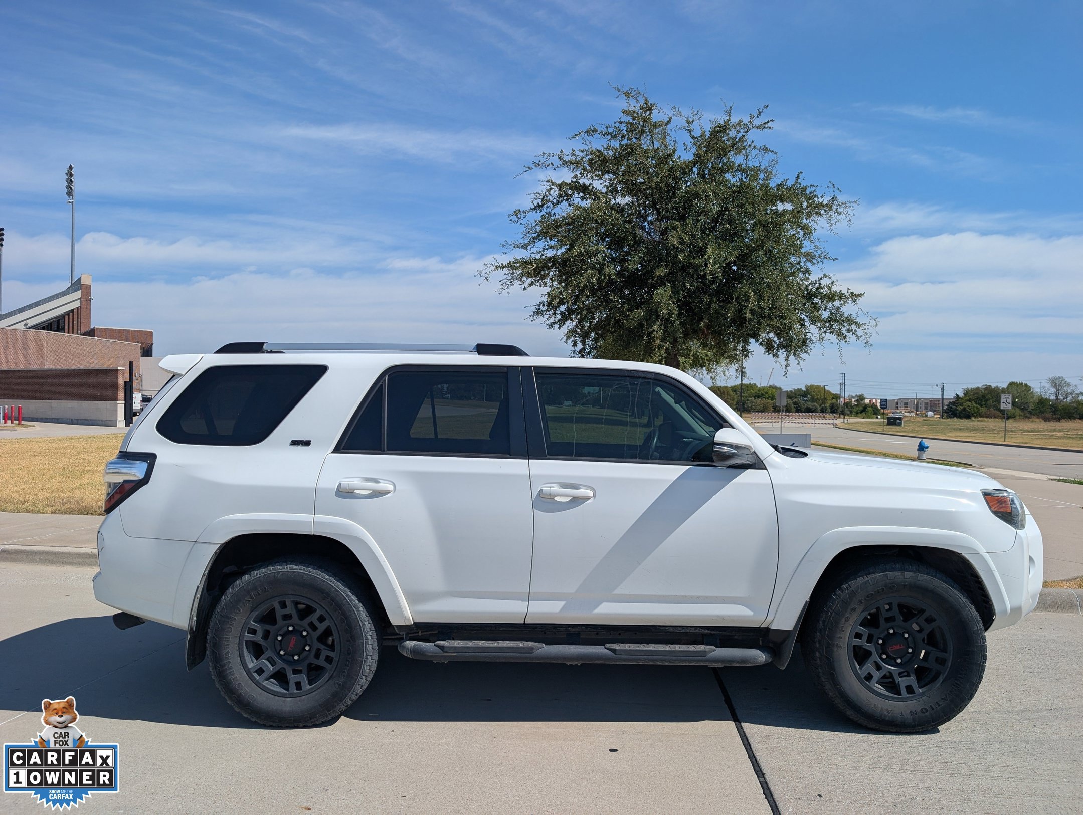 Used 2020 Toyota 4Runner SR5 Premium w/ Moonroof Package RWD image 3