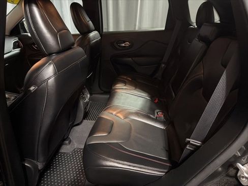 Used 2022 Jeep Cherokee Trailhawk w/ Premium Leather Package image 10