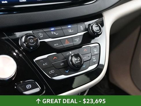 Used 2024 Chrysler Pacifica Touring-L FWD image 26